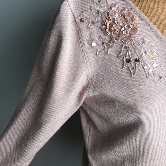 Amari V Neck Dressy Sweater Sequins and Beads Med - Picture 4 of 16